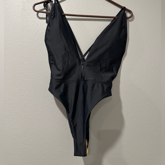 Carmen Marc Valvo NEW🔥 Black Halter One-Piece Swimsuit - Picture 8 of 9